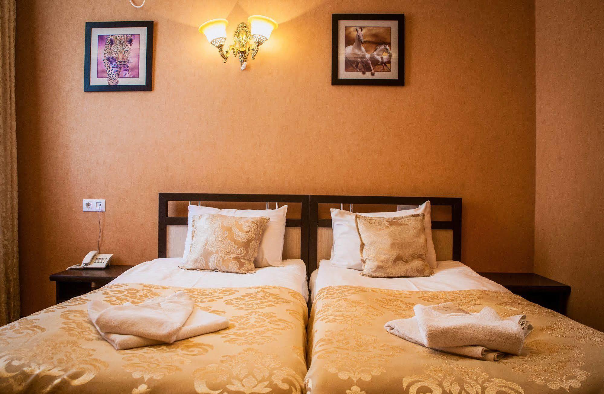 Flamingo Hotel Tbilisi Exterior photo